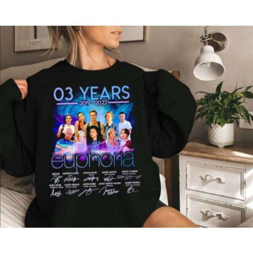 Euphoria 3 Year 20192022 Signatures Graphic Unisex Crewneck Sweatshirt